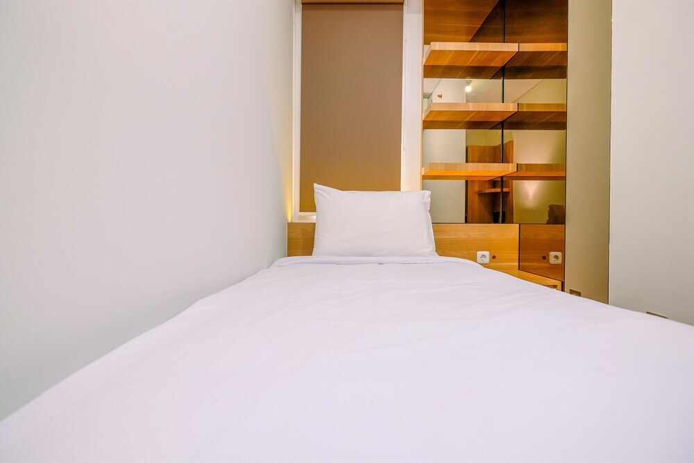 Депок: Great Location And Comfort 2Br Transpark Cibubur Apartment