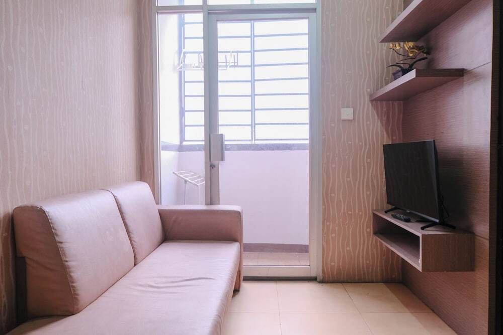 Чимахи: Homey 1Br Apartment At The Edge Bandung