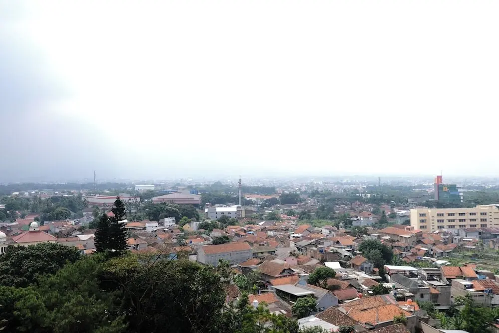 Чимахи: Homey 1Br Apartment At The Edge Bandung