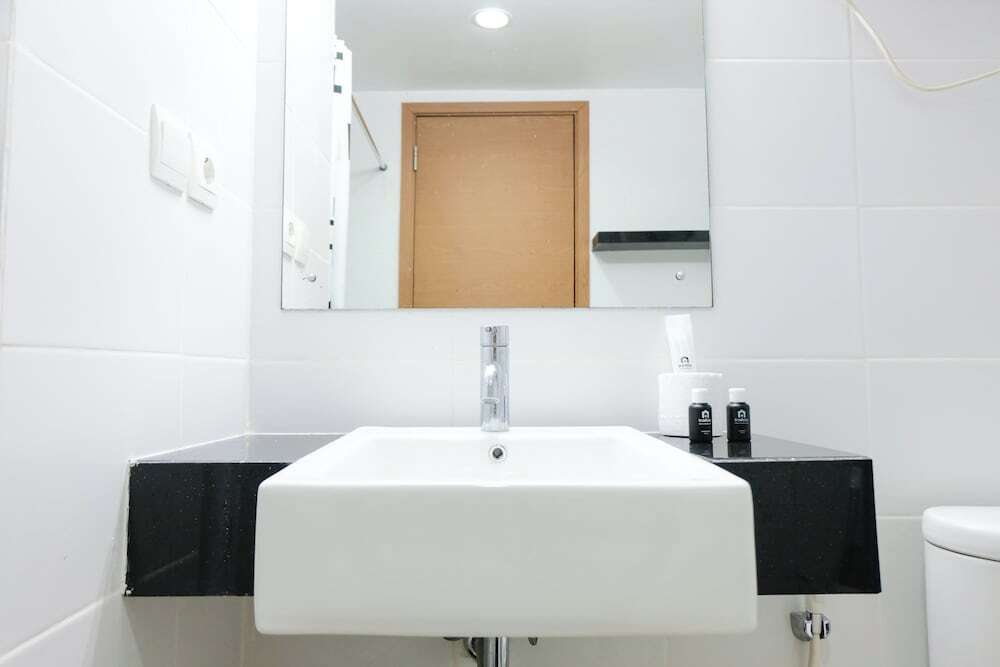 Бандунг: Good Deal Studio Room At Beverly Dago Apartment