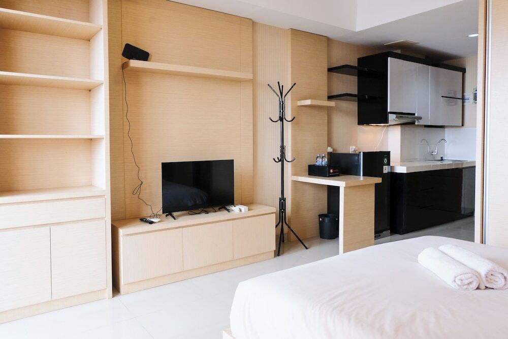 Бандунг: Good Deal Studio Room At Beverly Dago Apartment