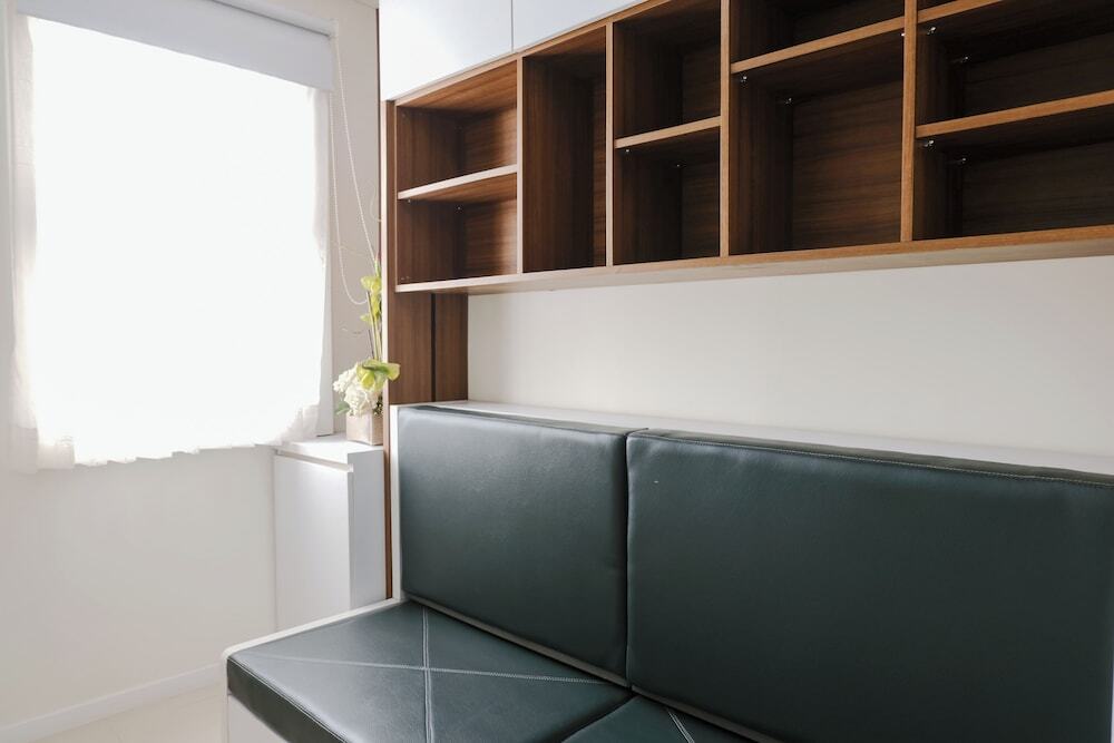 Бандунг: Homey 1Br Apartment With Extra Room At Parahyangan Residence