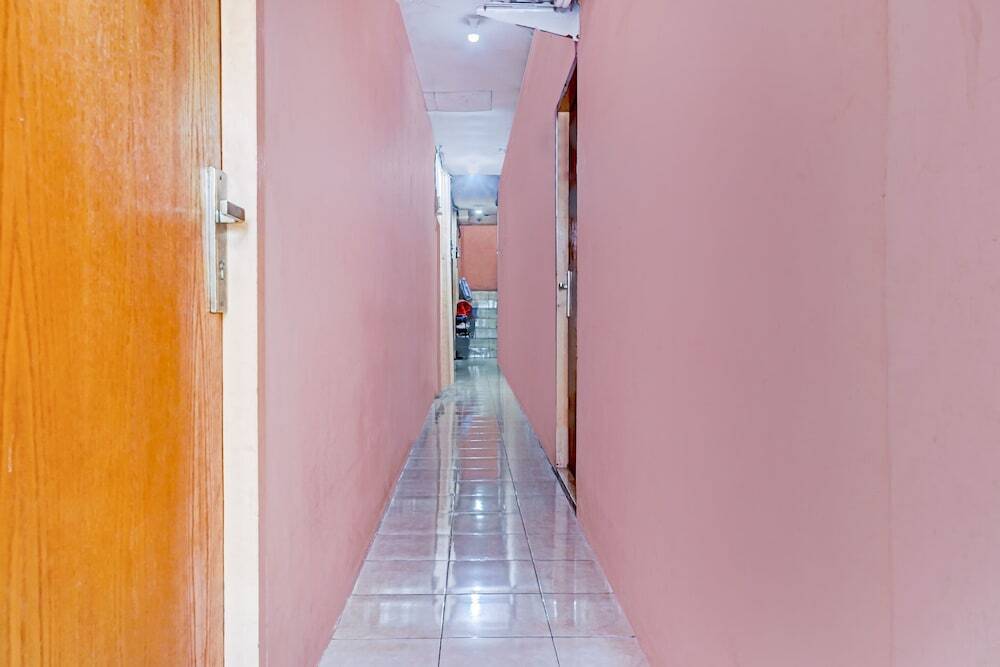 Джакарта: OYO 90743 Kartini Populer