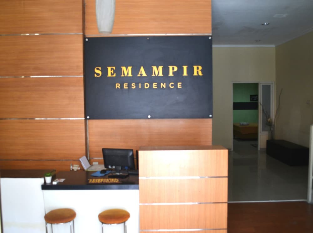 Сурабая: Semampir Residence by Occupied