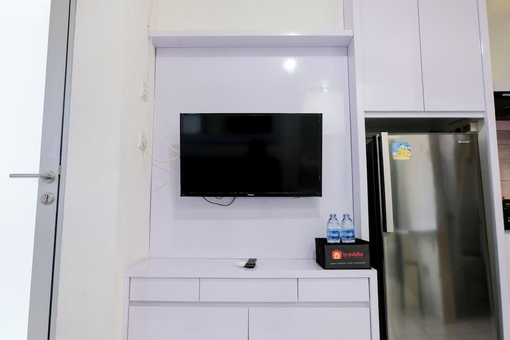 Бандунг: Good Deal And Comfy 2Br At Grand Asia Afrika Apartment