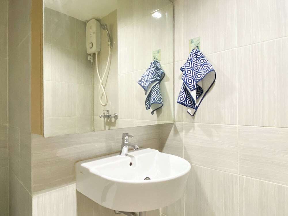Бекаси: Homey And Best Deal Studio At Vasanta Innopark Apartment