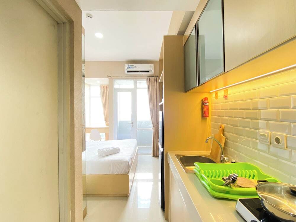 Бекаси: Homey And Best Deal Studio At Vasanta Innopark Apartment