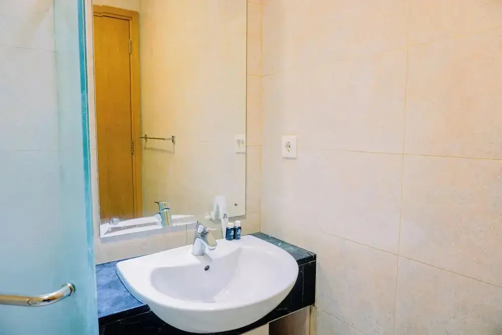 Джакарта: Homey And Modern 2Br At The Mansion Kemayoran Apartment