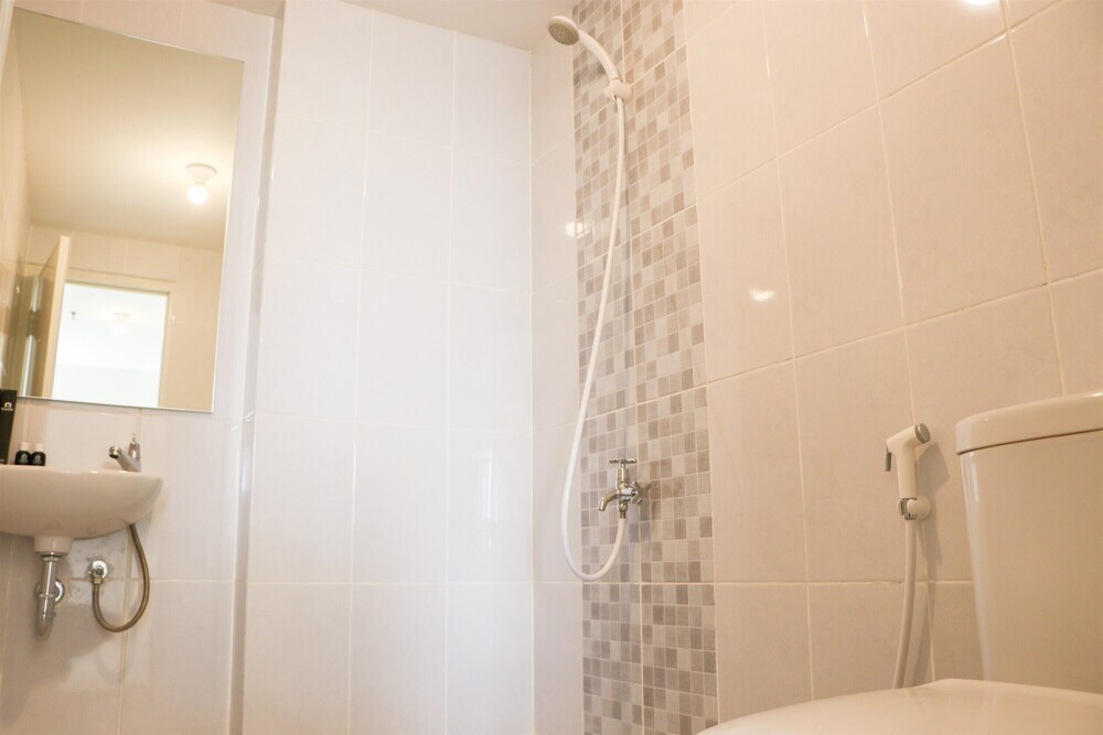 Южный Тангеранг: Restful And Cozy 2Br Tokyo Riverside Pik 2 Apartment