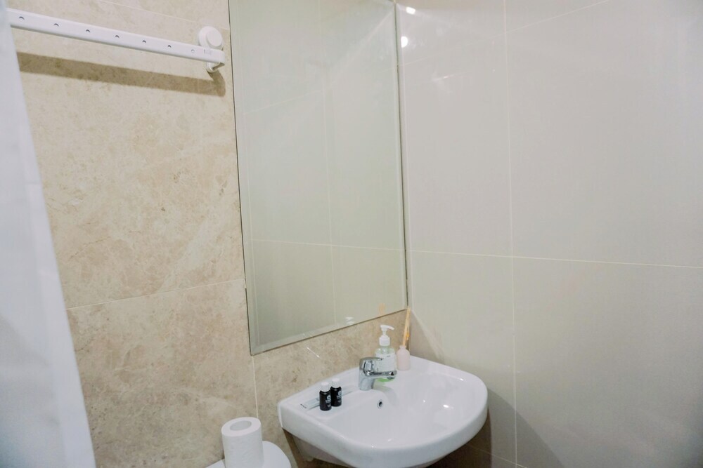 Южный Тангеранг: Stunning Studio Transpark Bintaro Apartment