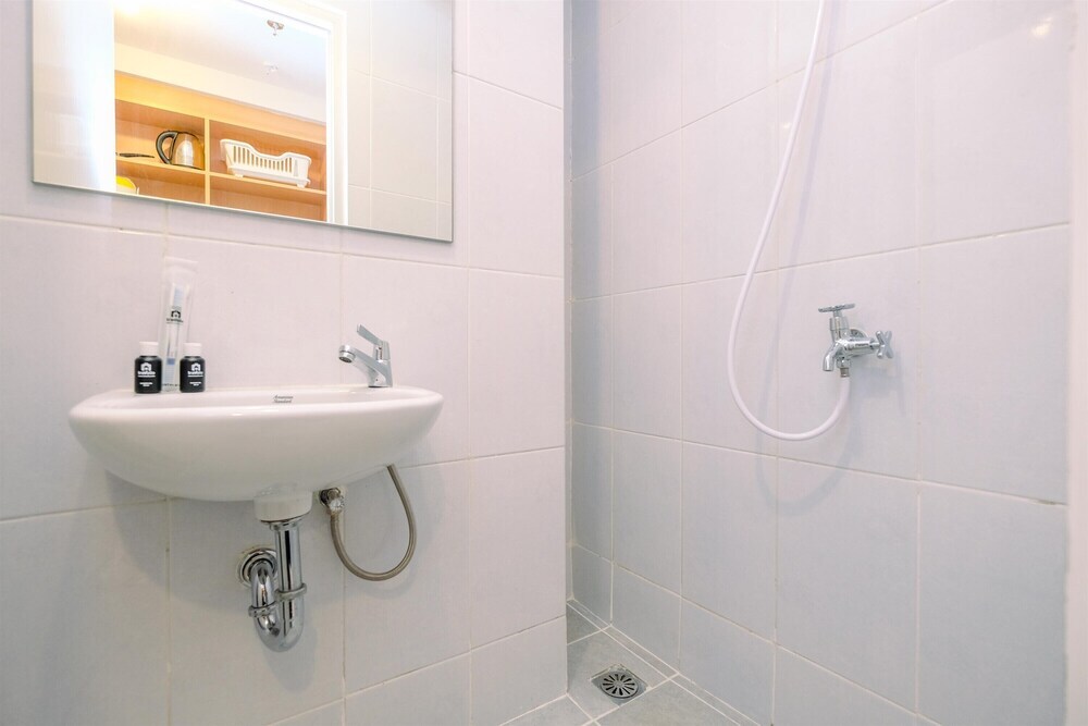 Южный Тангеранг: Homey And Simply Look Studio Tokyo Riverside Pik 2 Apartment