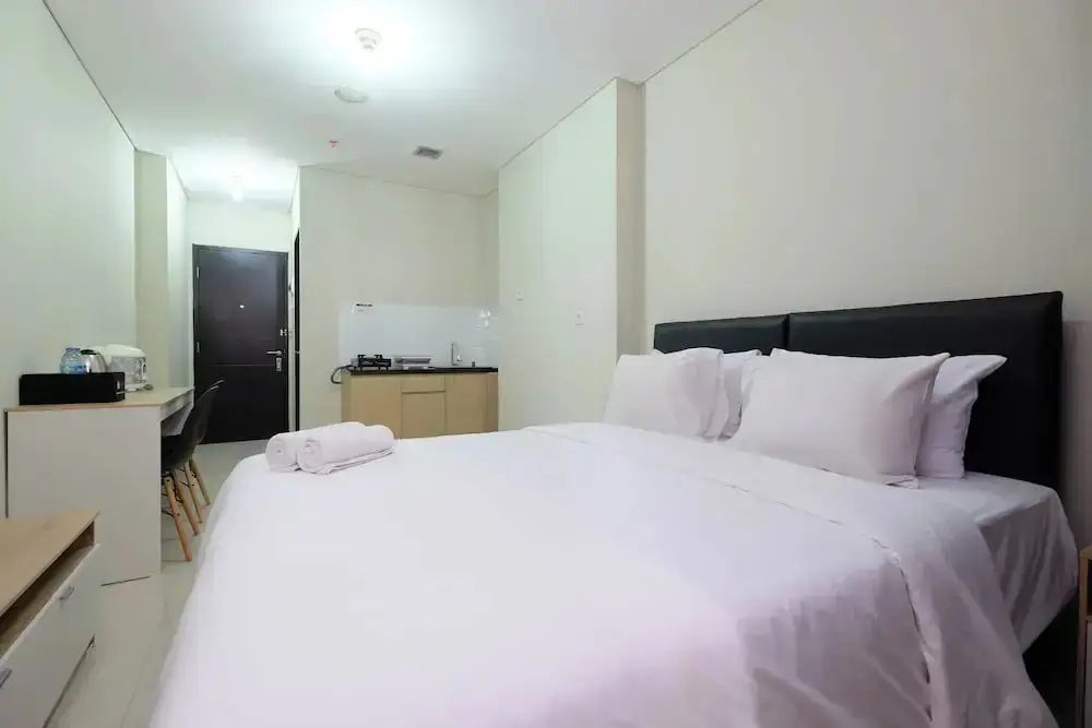 Джакарта: Comfort Studio For 4 Pax At Nifarro Park Apartment