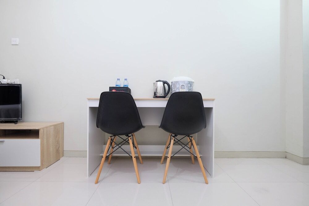 Джакарта: Comfort Studio For 4 Pax At Nifarro Park Apartment