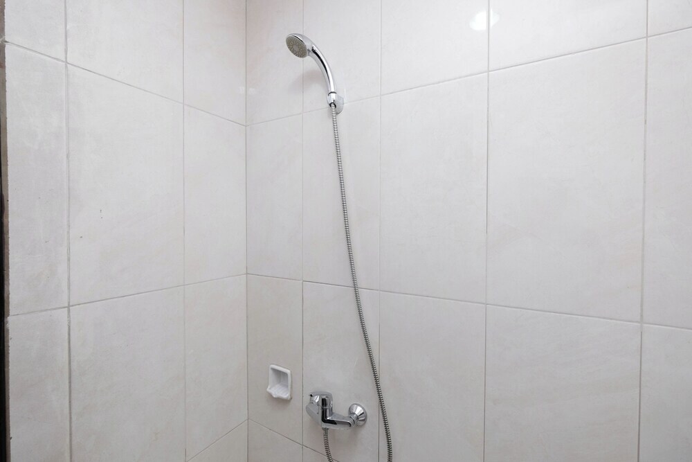 Джакарта: Comfort Studio For 4 Pax At Nifarro Park Apartment