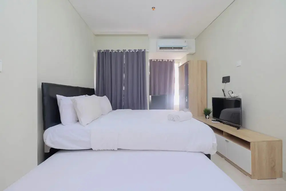 Джакарта: Comfort Studio For 4 Pax At Nifarro Park Apartment