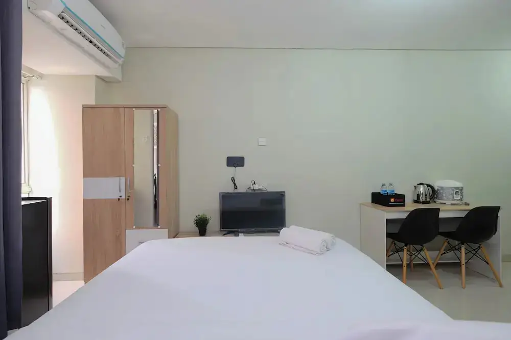 Джакарта: Comfort Studio For 4 Pax At Nifarro Park Apartment
