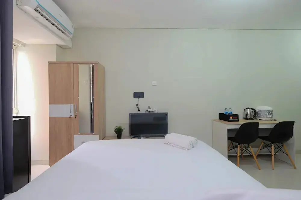 Джакарта: Comfort Studio For 4 Pax At Nifarro Park Apartment