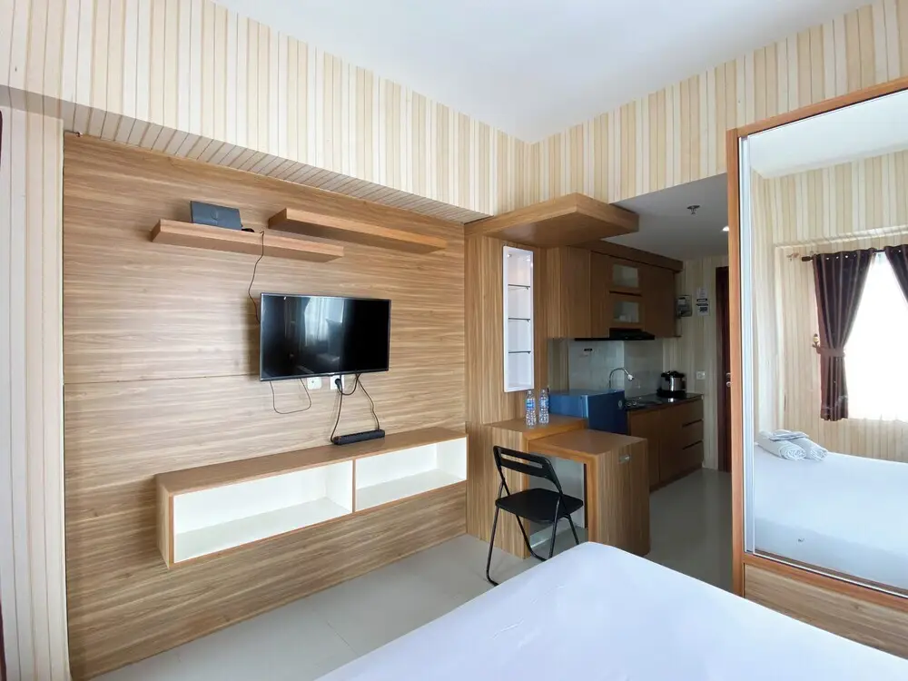 Караванг: Cozy Stay Studio At Tamansari Mahogany Karawang Apartment