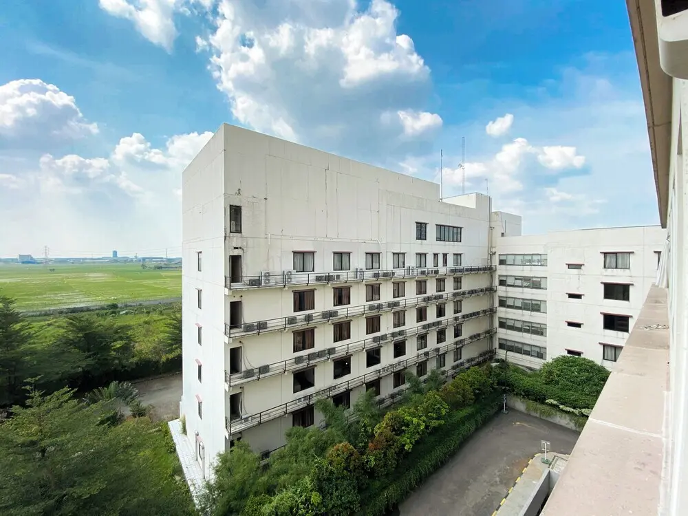 Караванг: Cozy Stay Studio At Tamansari Mahogany Karawang Apartment