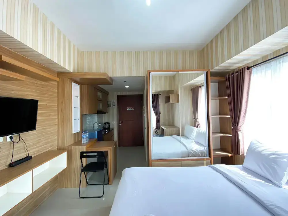 Караванг: Cozy Stay Studio At Tamansari Mahogany Karawang Apartment