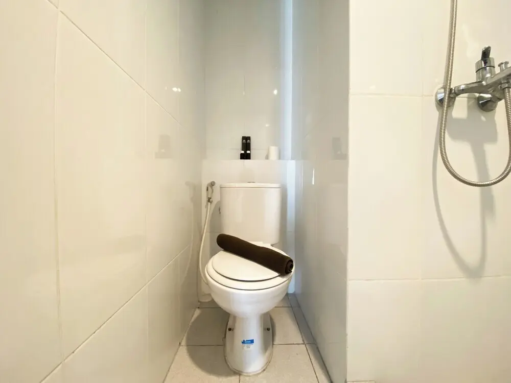 Караванг: Cozy Stay Studio At Tamansari Mahogany Karawang Apartment