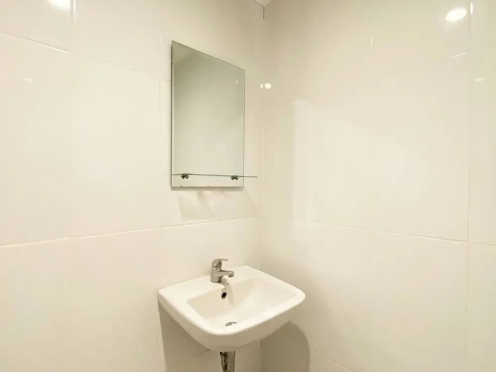 Караванг: Cozy Stay Studio At Tamansari Mahogany Karawang Apartment