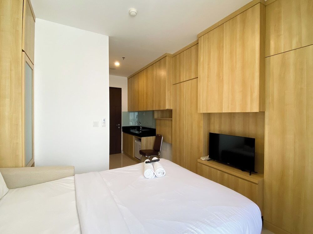 Джакарта: Modern Design And Homey Studio Ciputra World 2 Apartment