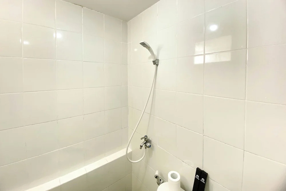 Джакарта: Full Furnished And Homey 2Br Bassura City Apartment Near Mall