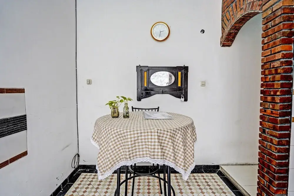 Сурабая: OYO Life 92030 Ef Palm Guest House Family