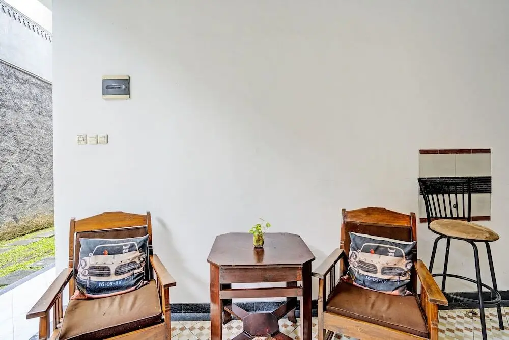Сурабая: OYO Life 92030 Ef Palm Guest House Family
