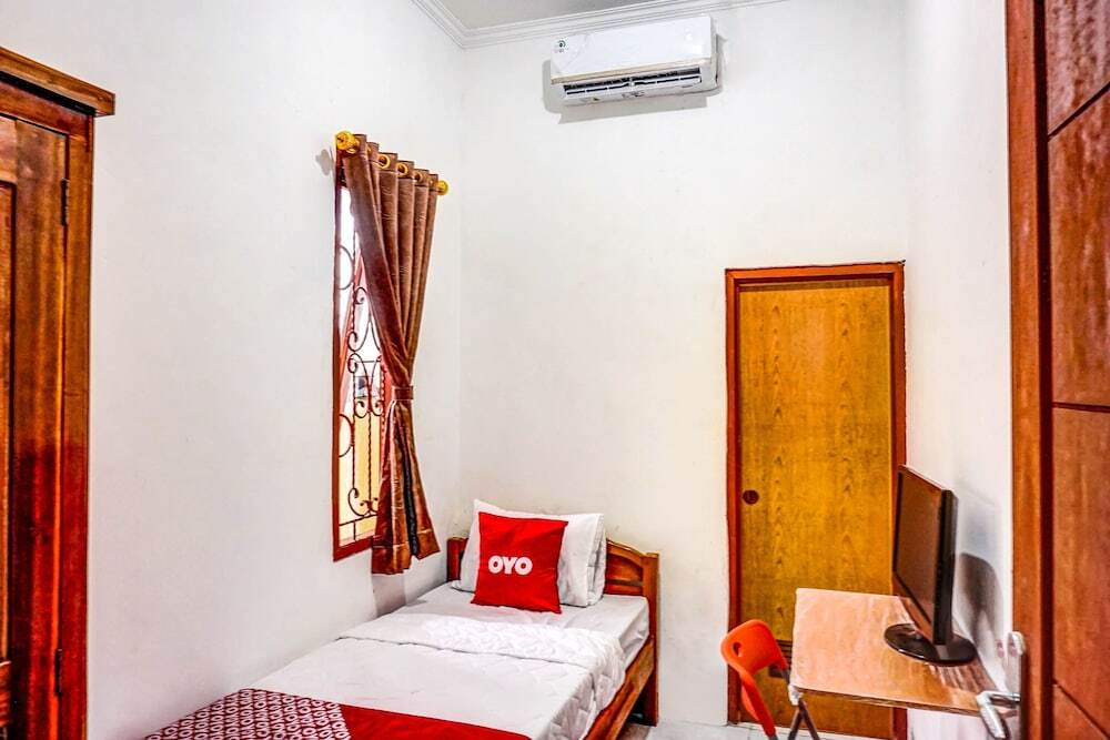 Южный Тангеранг: OYO 90846 Guesthouse Bintaro Asri Syariah