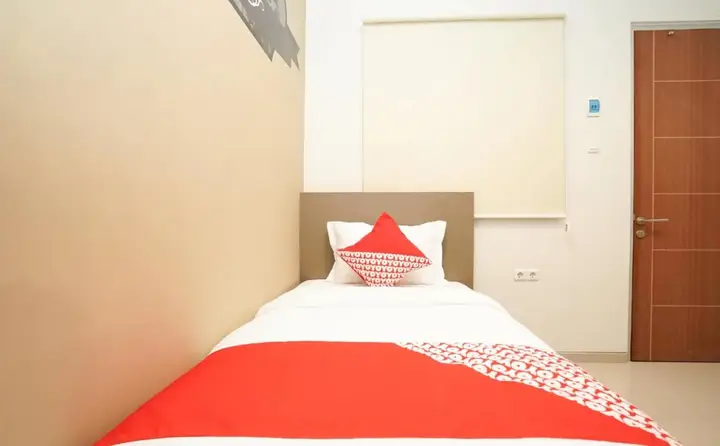 Сурабая: Graha 8 Syariah By OYO Rooms