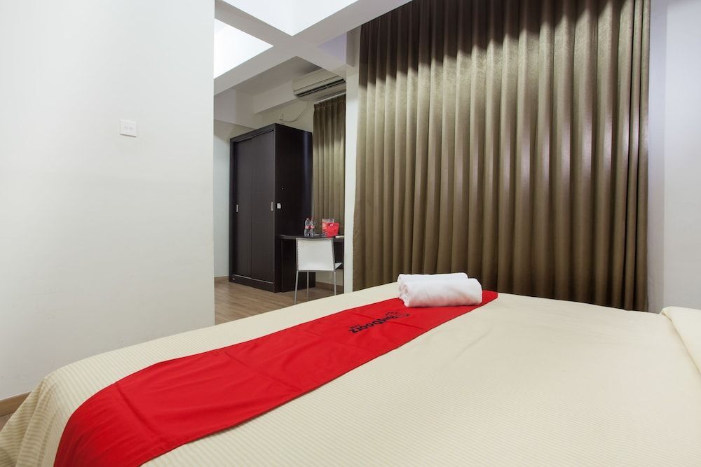 Маланг: RedDoorz Plus @ Riverside Malang