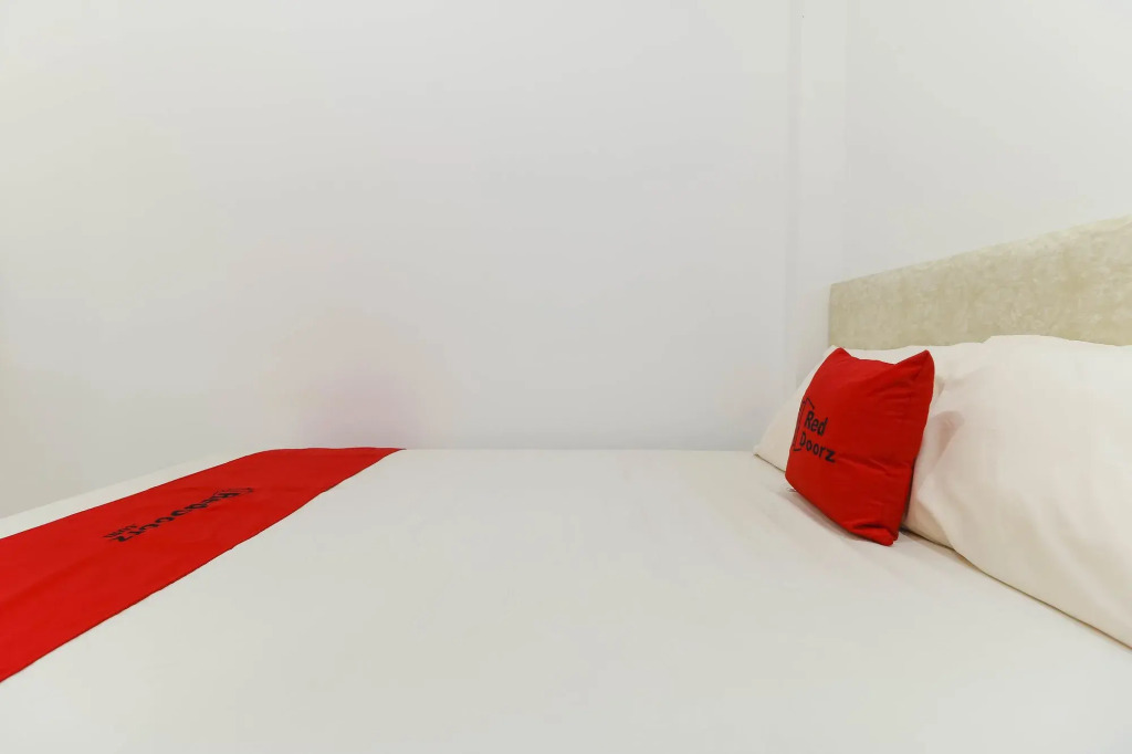 Джакарта: Room 28 Guesthouse by RedDoorz