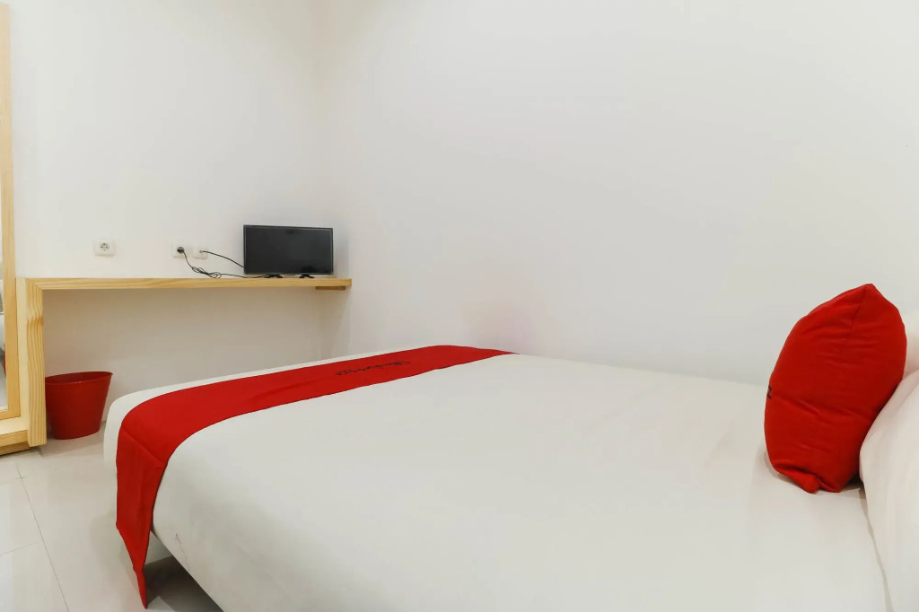 Джакарта: Room 28 Guesthouse by RedDoorz