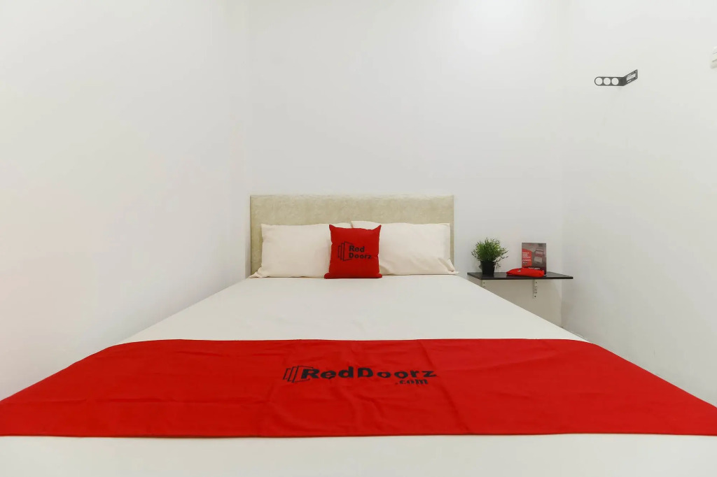 Джакарта: Room 28 Guesthouse by RedDoorz