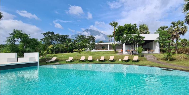 Туламбен: Palm Springs Bali Dive Resorts