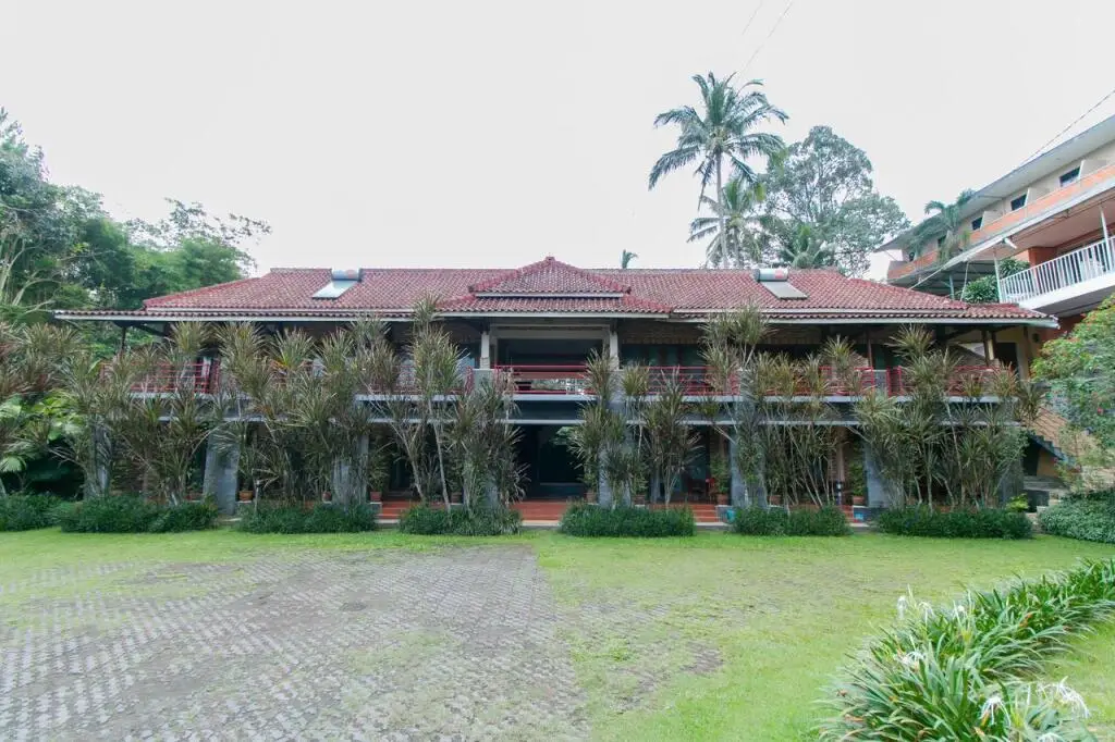 Барос: 1924 Hotel Rafflesia
