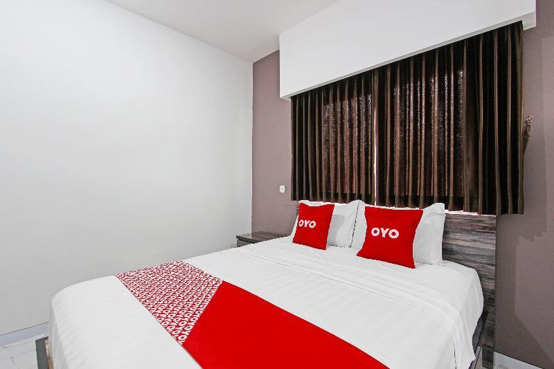 Семаранг: Oyo 91665 D'prof Exclusive Guesthouse