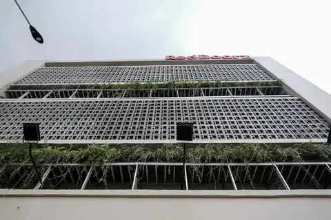 Reddoor Near Rs Royal Prima Medan 2 — фото 1
