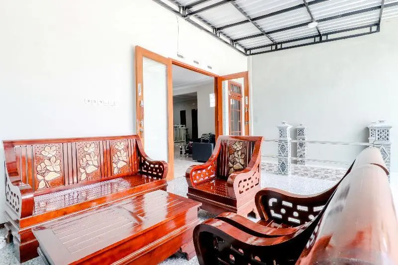 Бату: Guesthouse Nusa Indah Syariah 2 by ZUZU