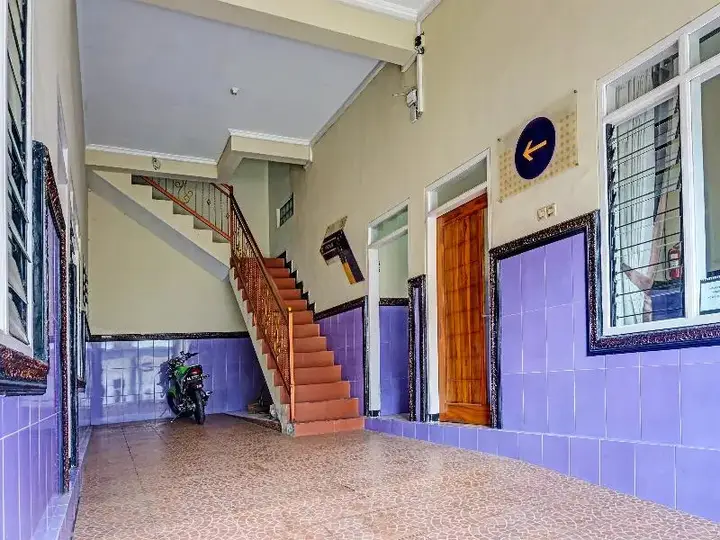 Бату: Spot On 1870 Graha Batu Mulia