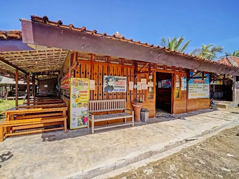 Тегал: Oyo 91201 Larasati Homestay Pantai Klayar