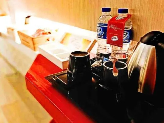 Тегал: Premiere Hotel Tegal