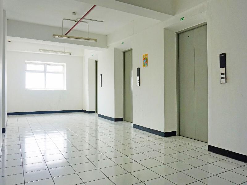 Читарингул: Super OYO 91593 San San Rooms Gunung Putri Square