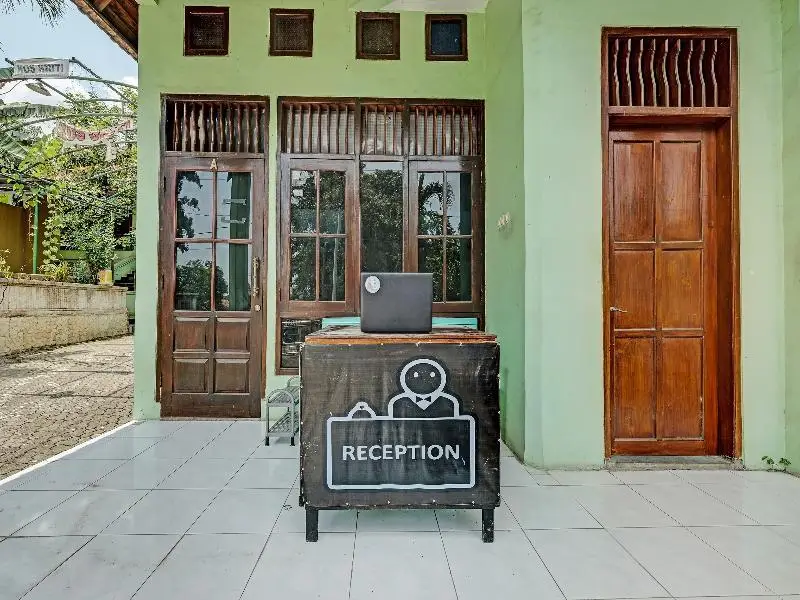 Семаранг: Oyo 91682 Homestay Sriti