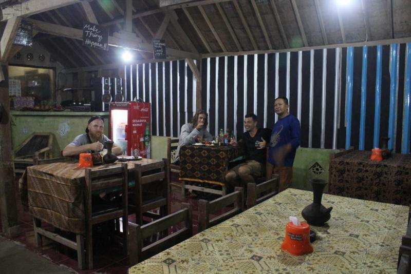Jerowaru: Duyung Rooms And Resto By Zuzu