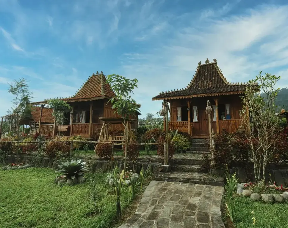 Вонособо: Singgasana Villa And Resto By Zuzu