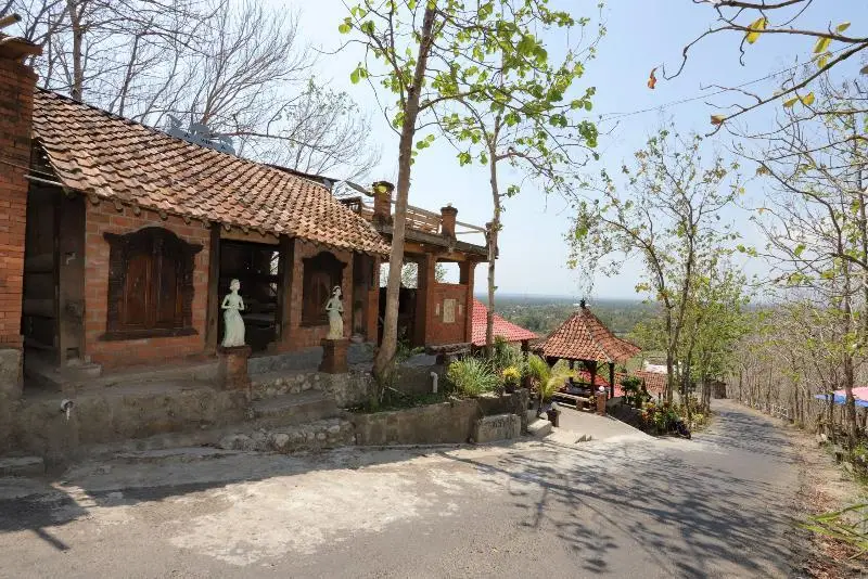 Парангтритис: Watu Lumbung Culture Resort by ZUZU