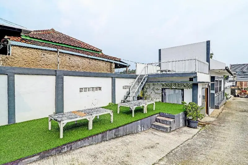 Паромпонг: Capital O 91466 Hotel Neu Backpacker Tf Syariah